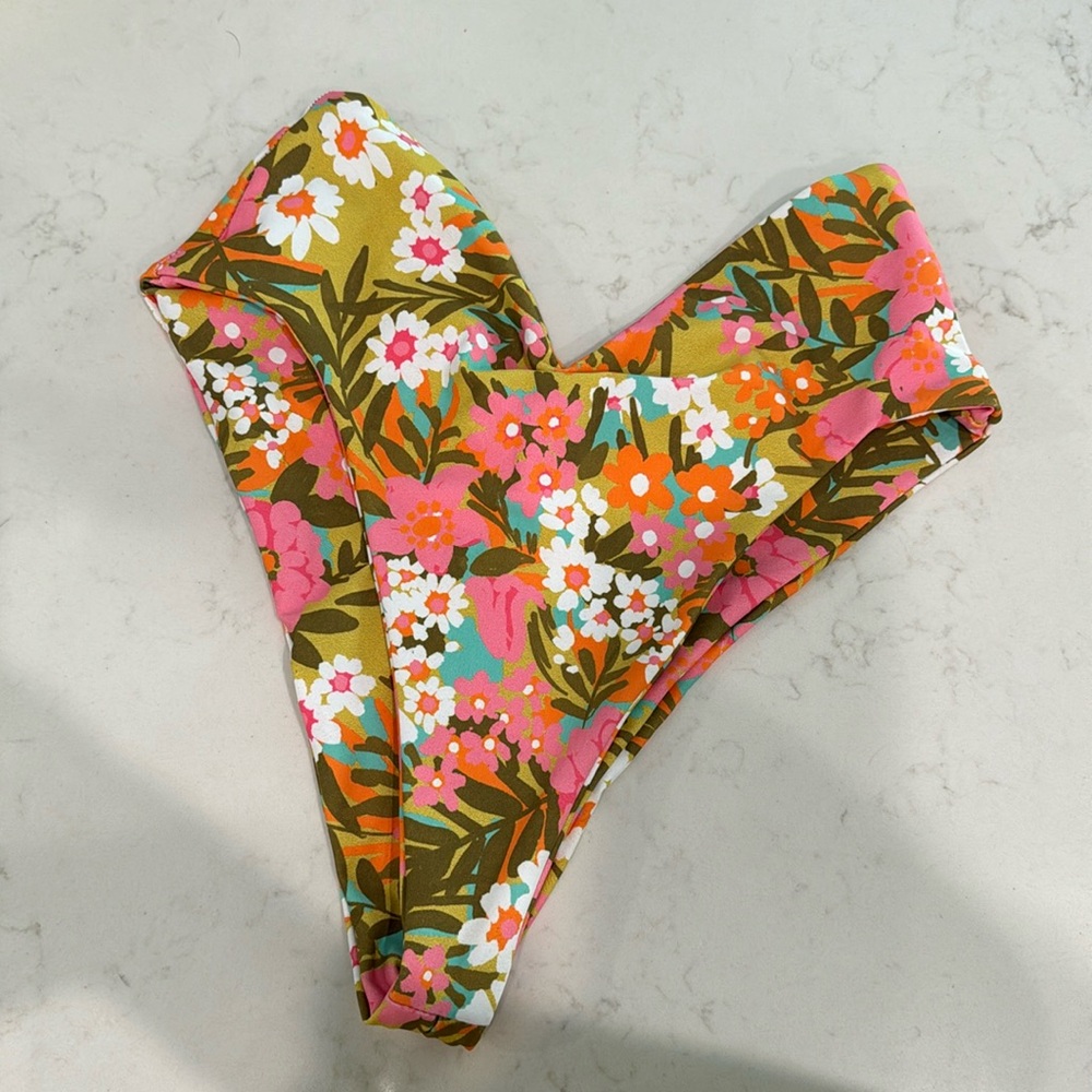 BRAND NEW WITHOUT TAGS Skatie melly bottom size small